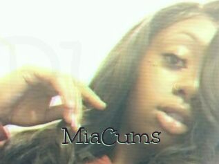 MiaCums