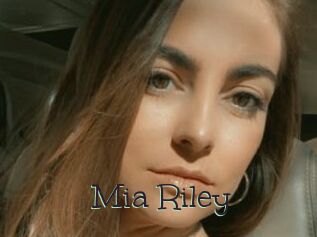 Mia_Riley