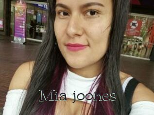 Mia_joones